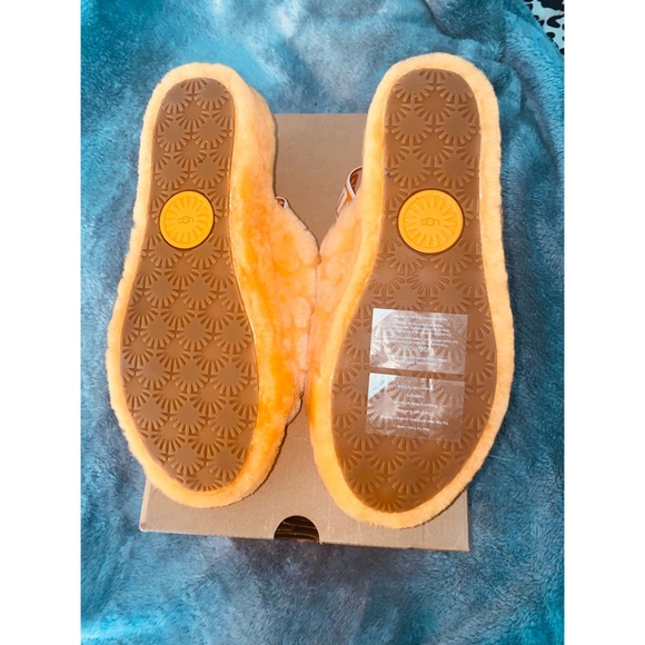 Ugg “fluff yeah” slides - Picture 2 of 3